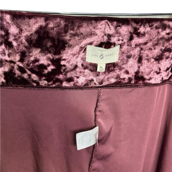 Lou & Grey Velvet Leggings in Deep Plum - Picture 6 of 9